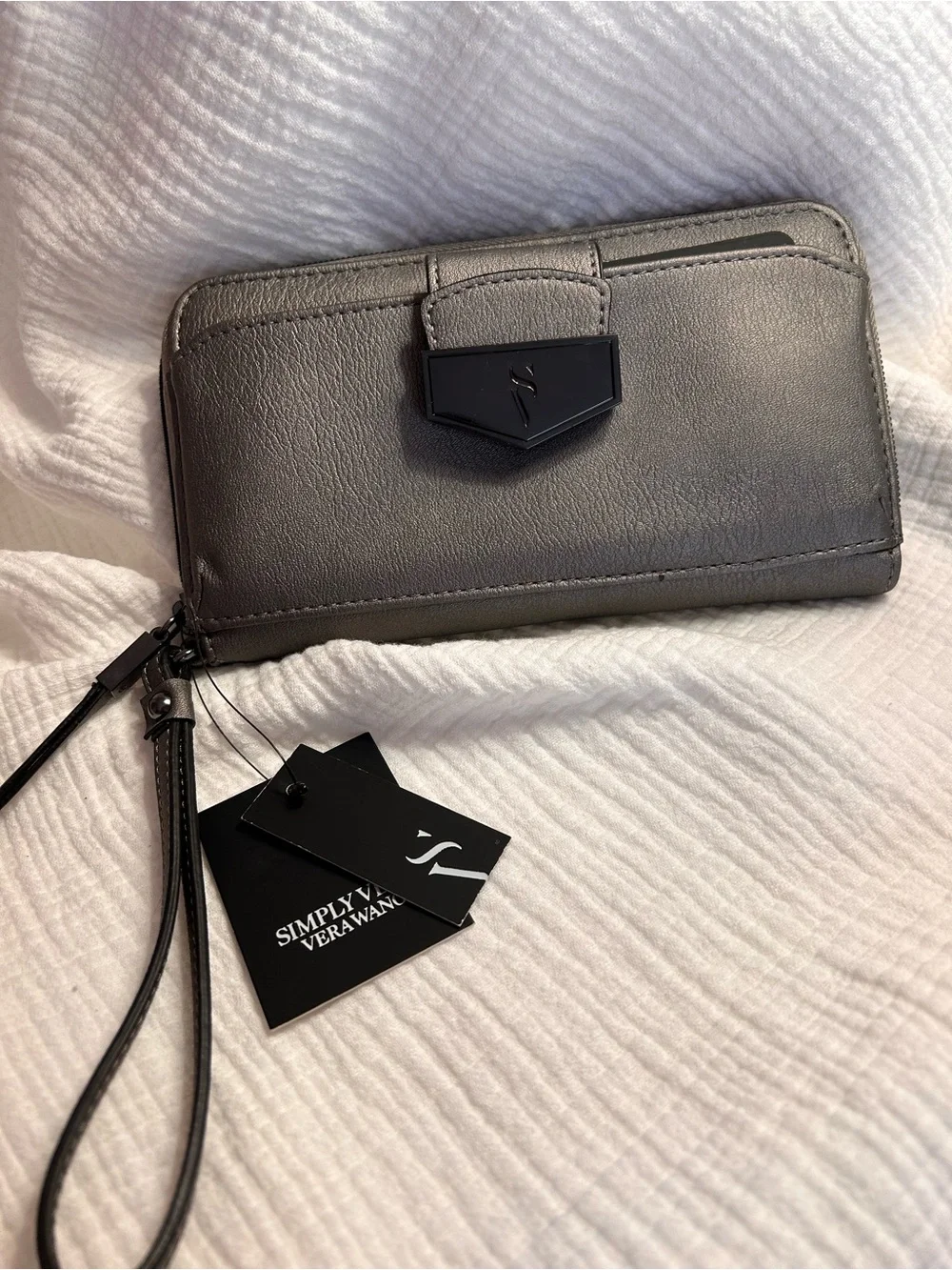 NWT!  Simply Vera wallet